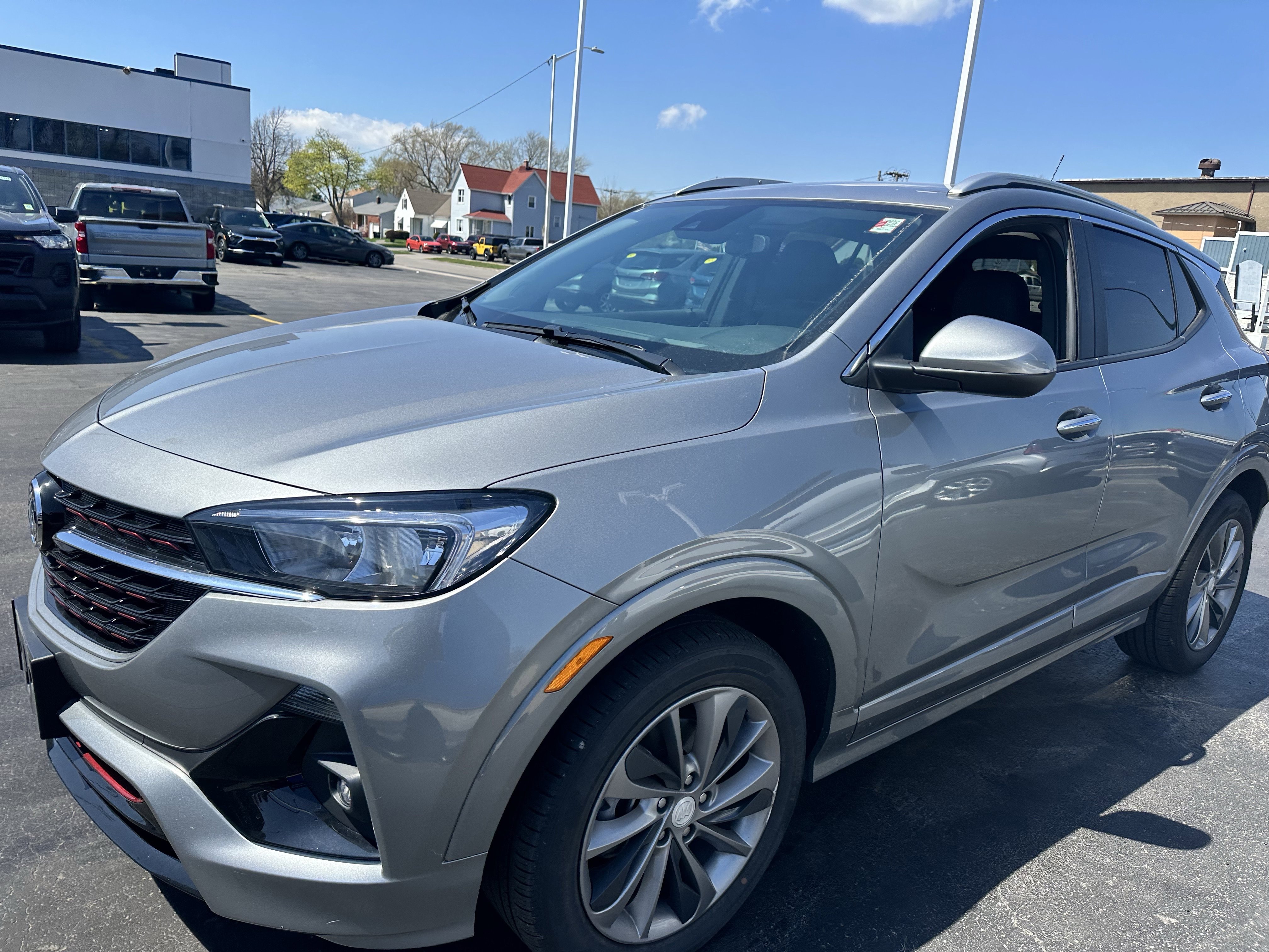 Used 2023 Buick Encore GX Select w/ Sport Touring Package FWD image 3