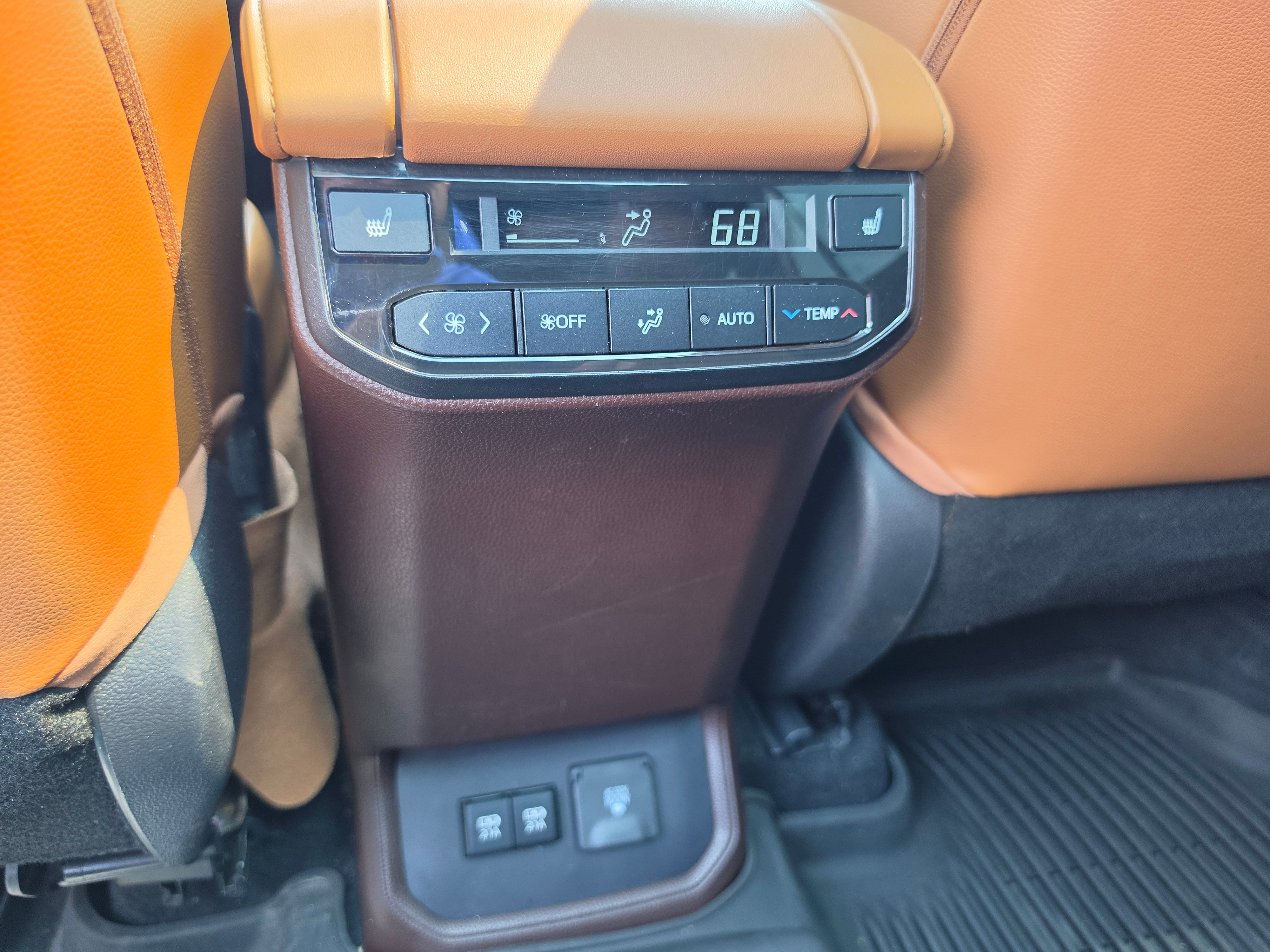 Used 2021 Toyota Highlander Platinum AWD/4WD image 16