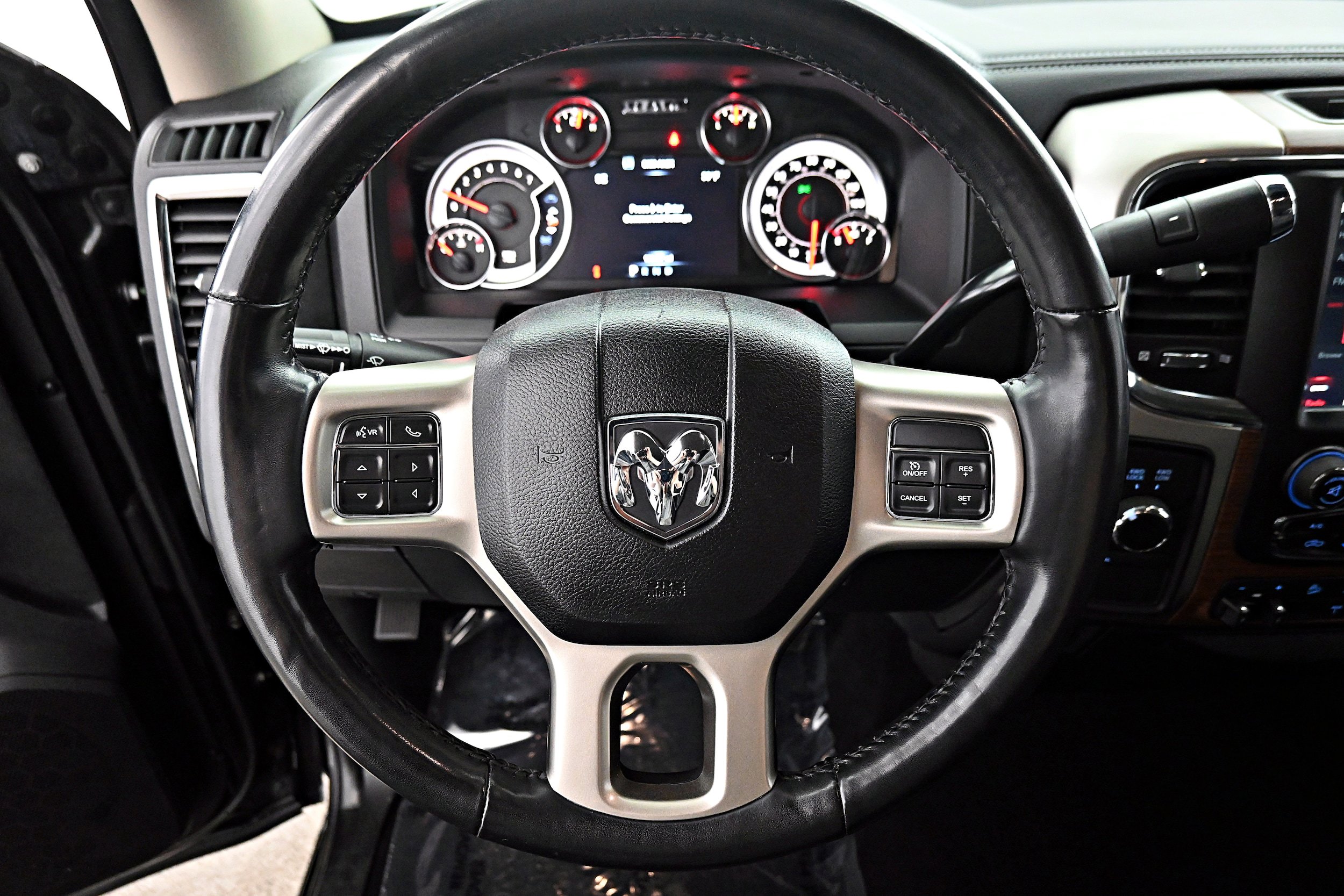 Used 2018 RAM 2500 Laramie w/ Snow Chief Group image 7