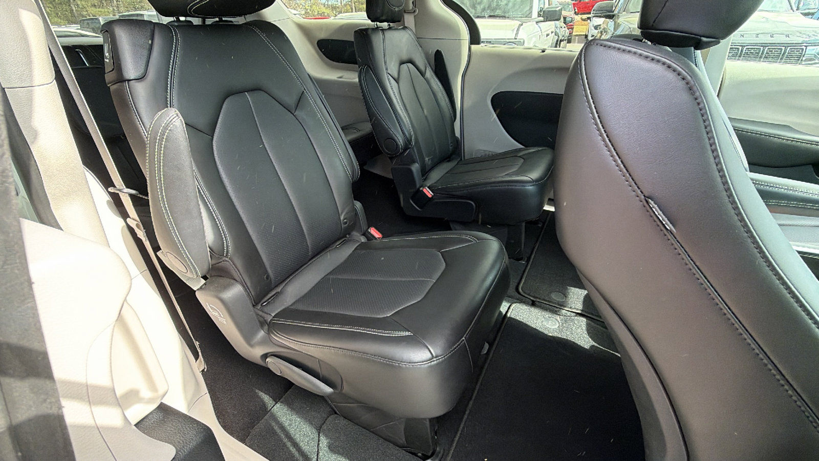 Used 2024 Chrysler Pacifica Touring-L image 20