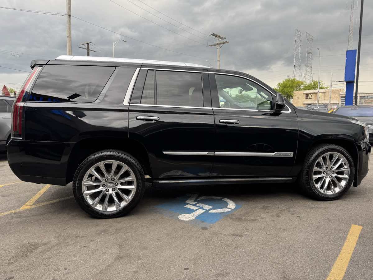 Used 2020 Cadillac Escalade Premium Luxury AWD/4WD image 4