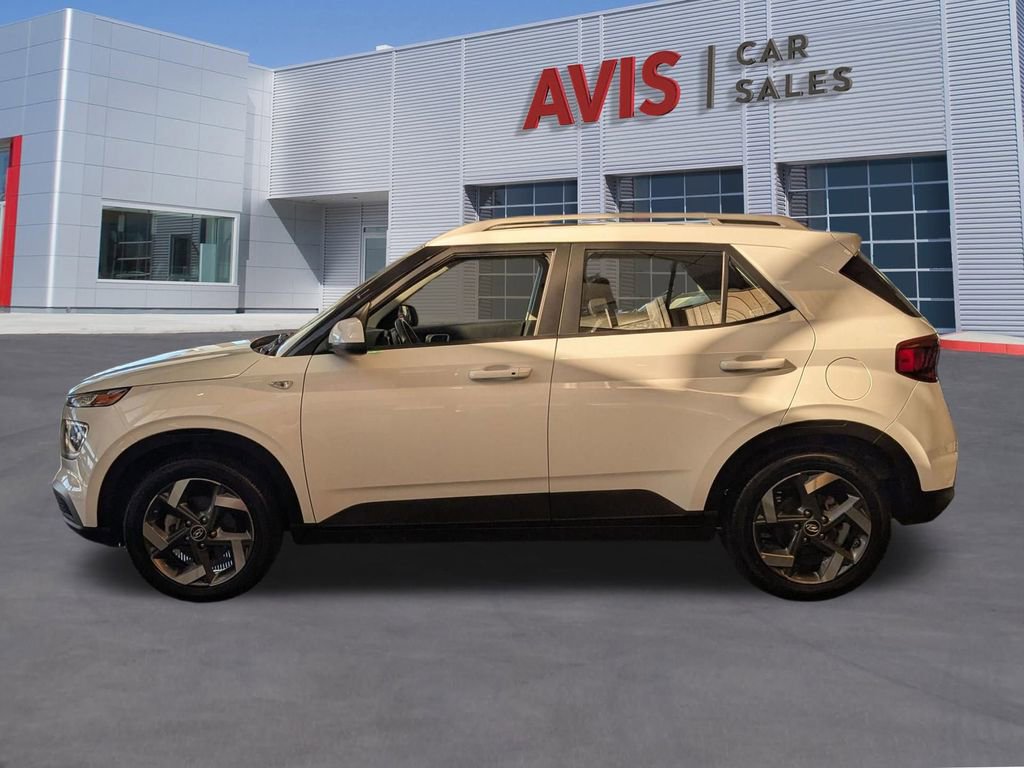 Used 2025 Hyundai Venue SEL image 11
