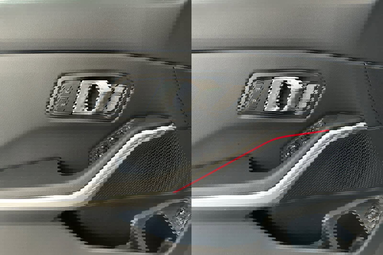 Used 2025 BMW 330i xDrive Sedan w/ Convenience Package image 12