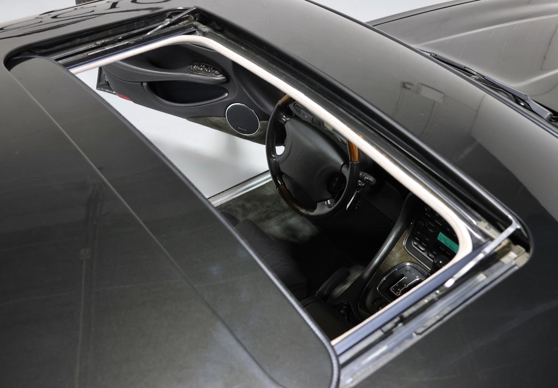 Used 1998 Jaguar XJ8 RWD image 20