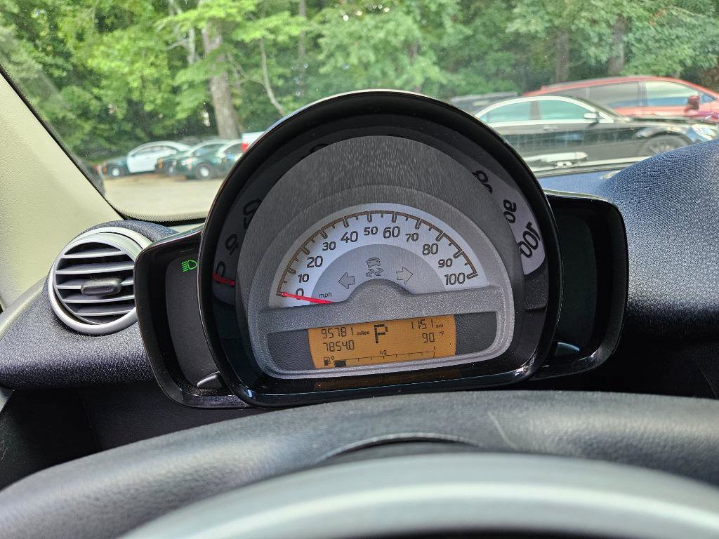 Used 2015 smart fortwo pure image 9