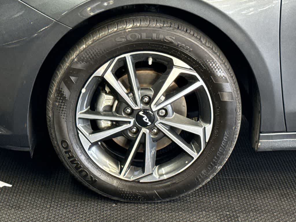 Certified 2024 Kia Forte LXS FWD image 11