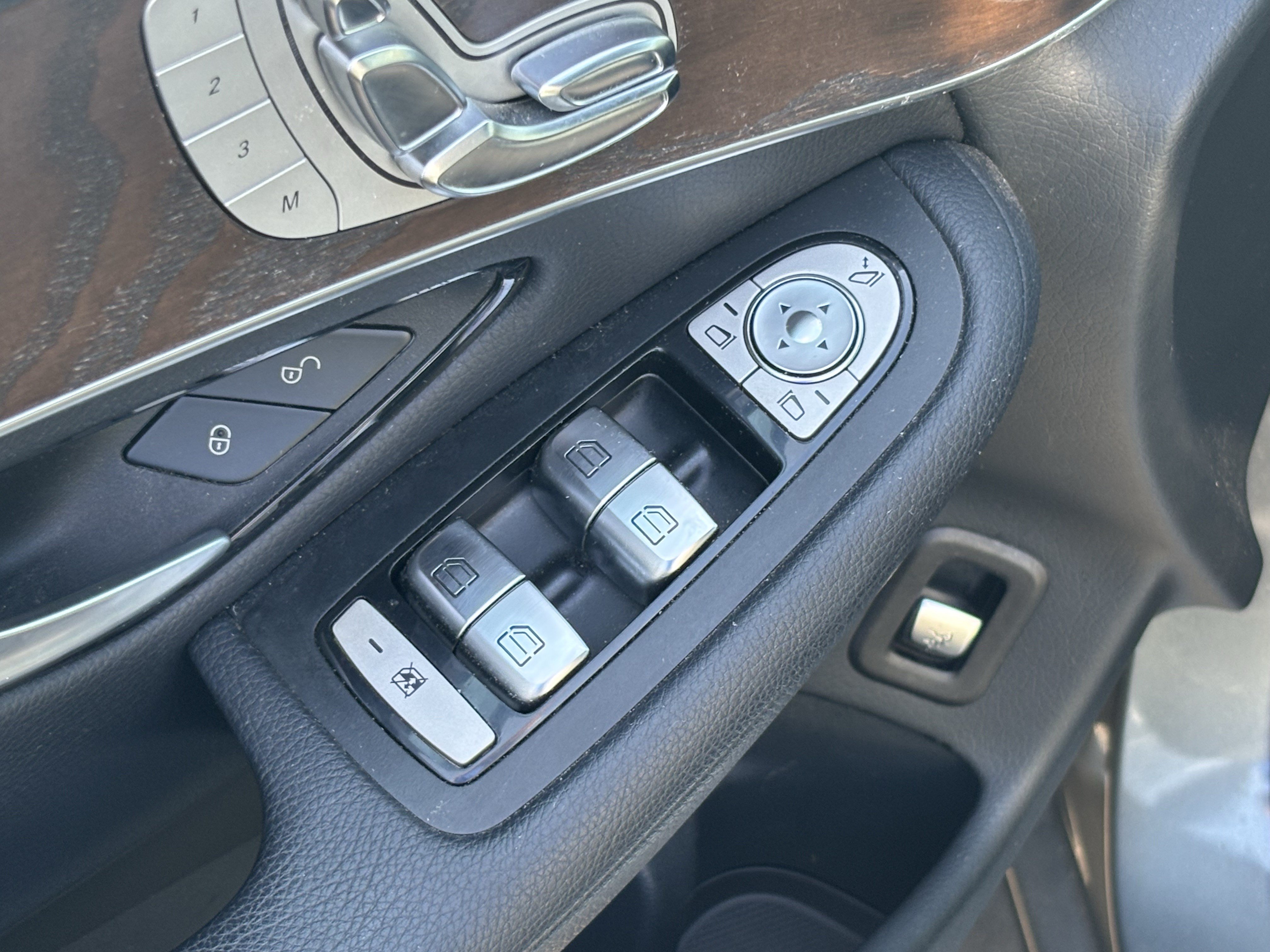 Used 2018 Mercedes-Benz GLC 300 4MATIC image 15