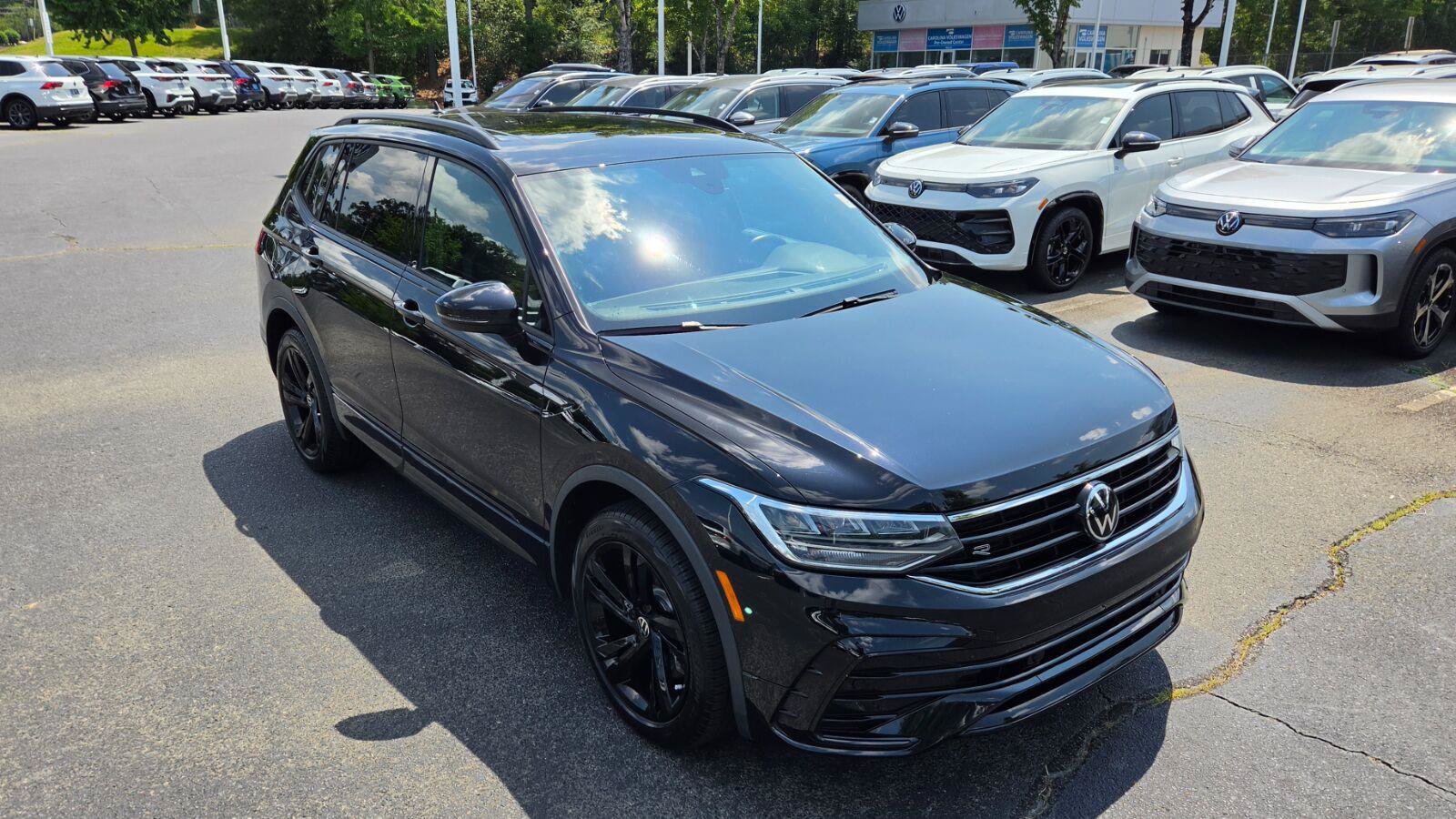Used 2023 Volkswagen Tiguan SE R-Line FWD image 7