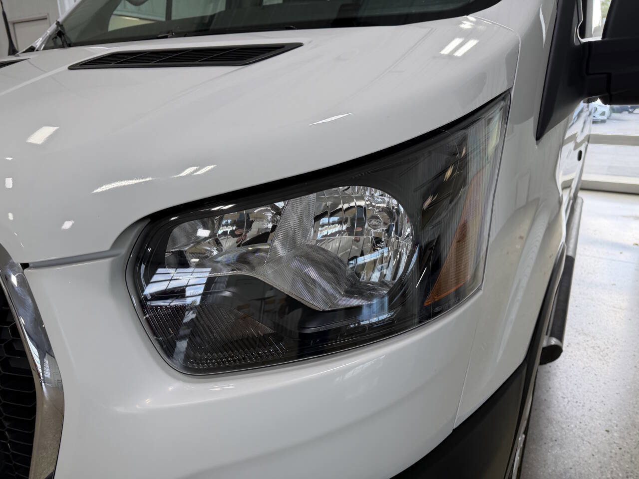Used 2024 Ford Transit 250 Low Roof w/ Exterior Upgrade Package image 36