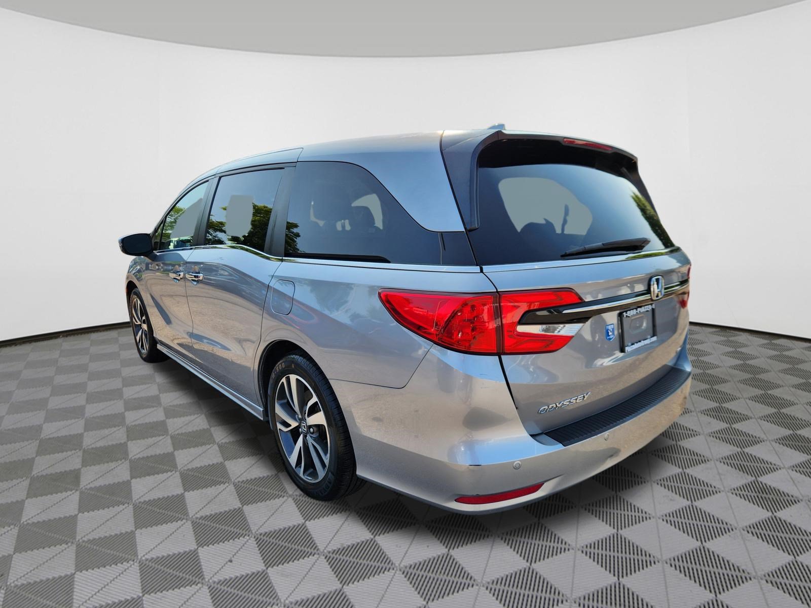 Certified 2023 Honda Odyssey Touring image 3