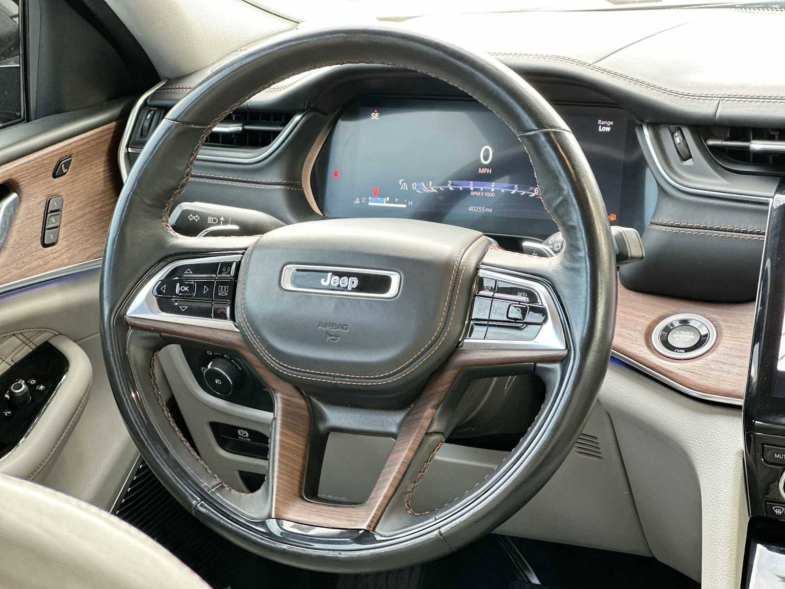 Used 2022 Jeep Grand Cherokee Summit w/ Adv Protech Group IV AWD/4WD image 27