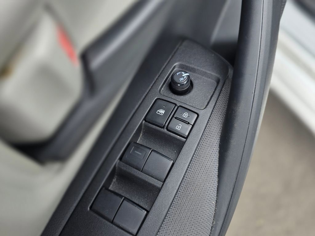 Used 2022 Toyota Corolla LE w/ Carpet Mat Package (TMS) image 20