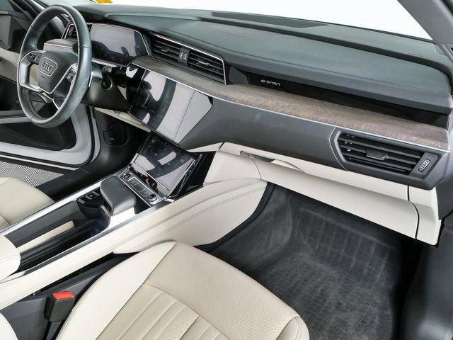 Used 2023 Audi e-tron Premium Plus w/ Premium Plus Package image 25