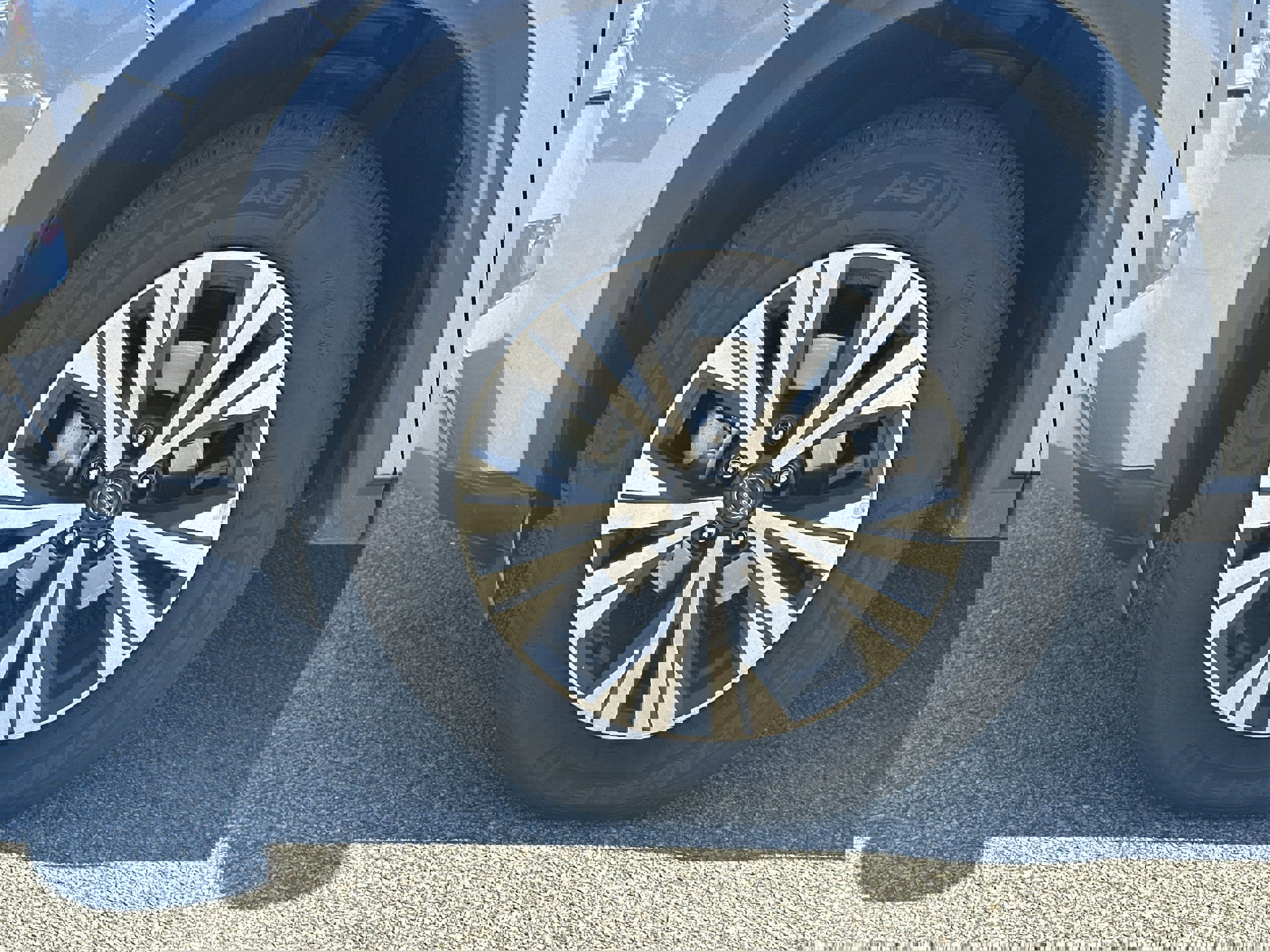 Used 2023 Nissan Rogue SV image 11