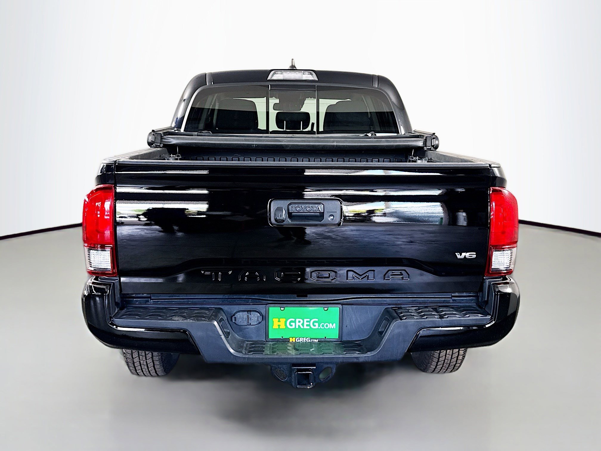 Used 2022 Toyota Tacoma SR5 w/ Technology Package image 8