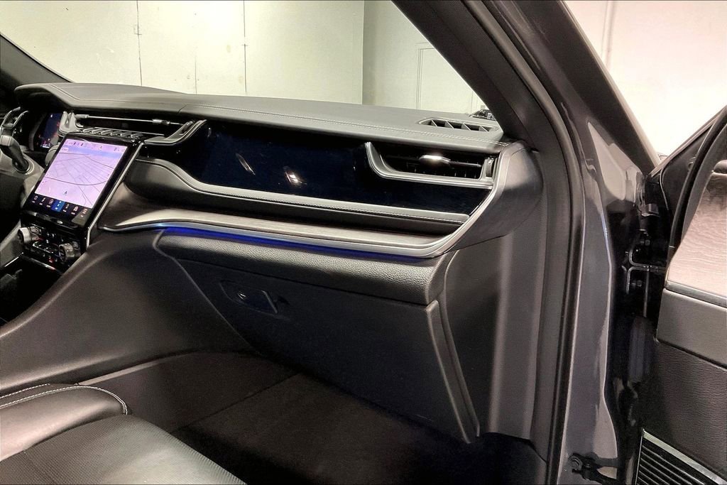 Used 2022 Jeep Grand Cherokee Overland w/ Adv Protech Group III image 19