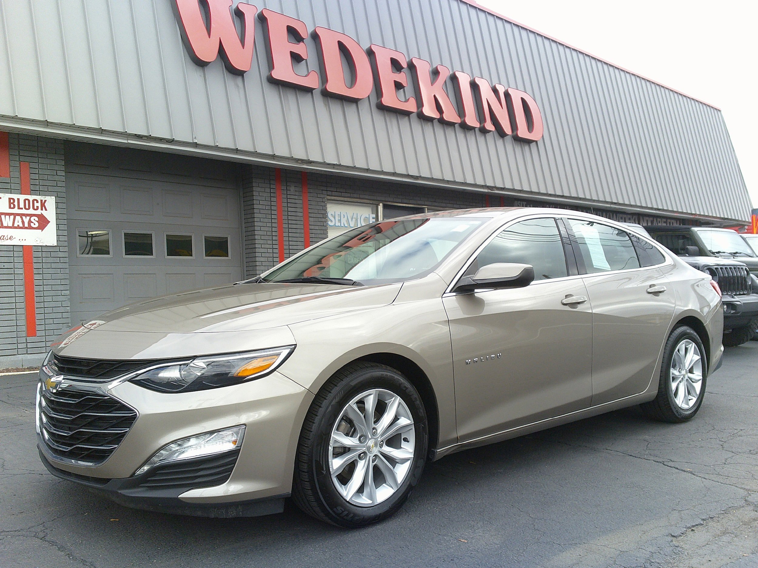 Used 2023 Chevrolet Malibu LT FWD image 1