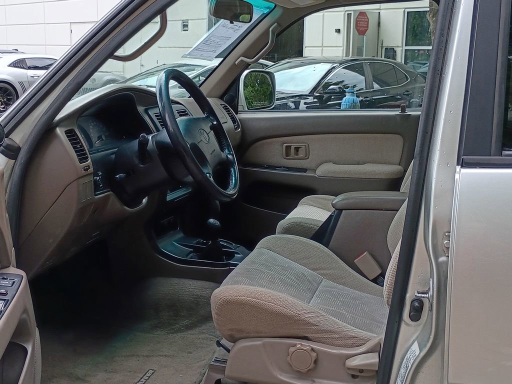 Used 2000 Toyota 4Runner SR5 AWD/4WD image 14