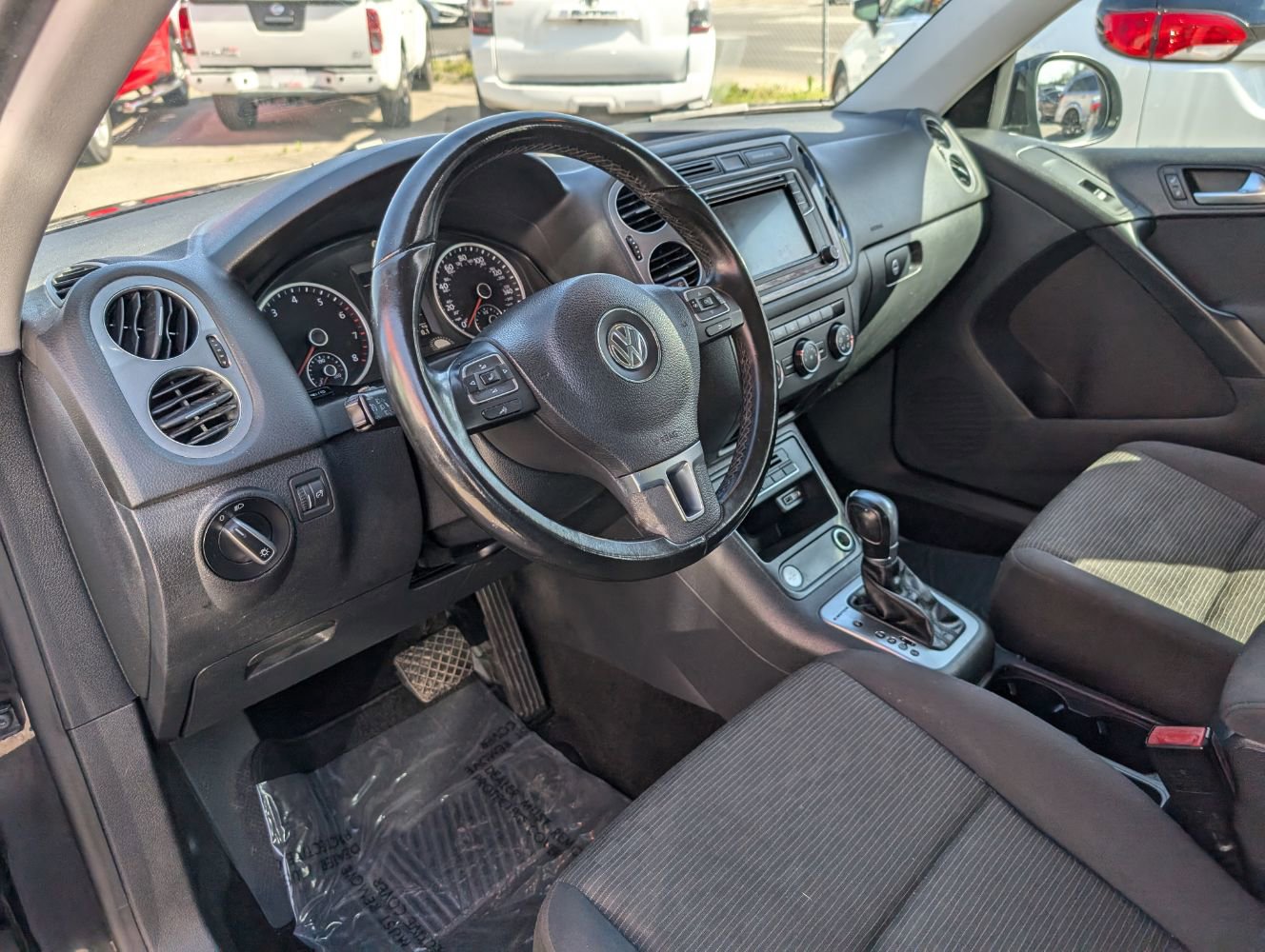 Used 2017 Volkswagen Tiguan Limited w/ Premium Package AWD/4WD image 12