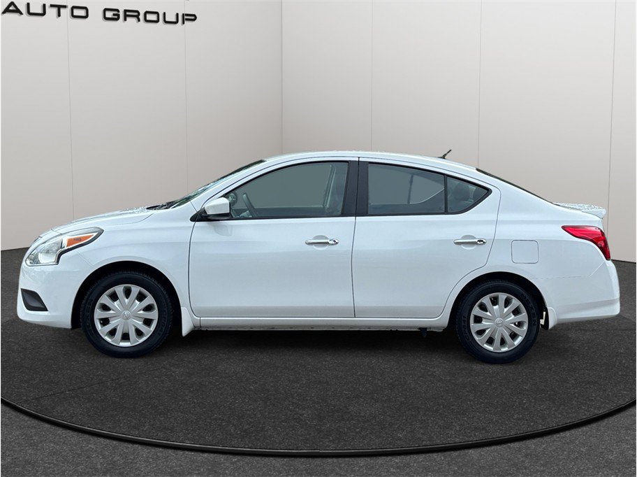 Used 2016 Nissan Versa SV FWD image 5