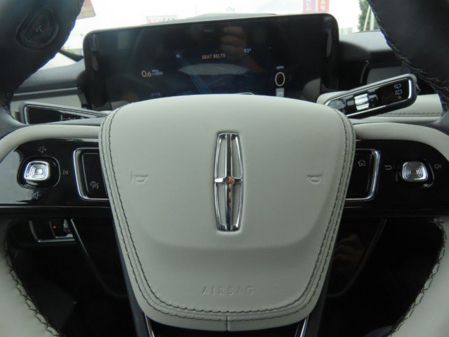 Used 2026 Lincoln Aviator Reserve AWD/4WD image 27