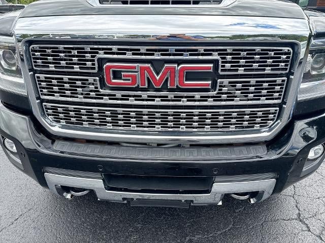 Used 2019 GMC Sierra 2500 Denali w/ Duramax Plus Package AWD/4WD image 32