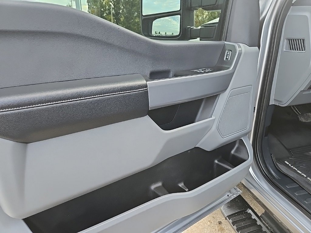 Used 2024 Ford F350 XLT w/ 360-Degree Camera Package image 40