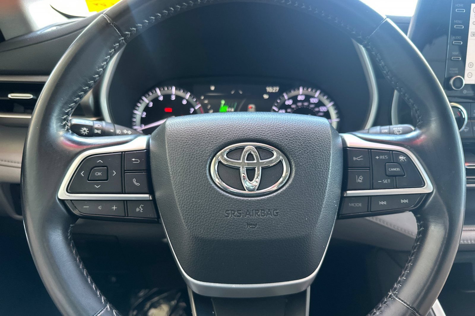 Used 2022 Toyota Highlander XLE AWD/4WD image 27