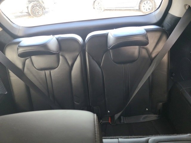 Used 2024 Kia Sorento S image 14