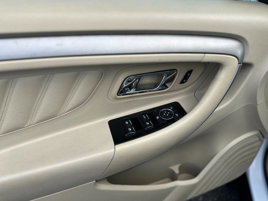 Used 2015 Ford Taurus SE image 12