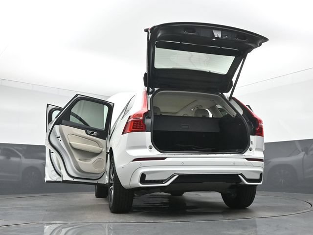 Used 2024 Volvo XC60 B5 Plus w/ Protection Package Premier AWD/4WD image 48