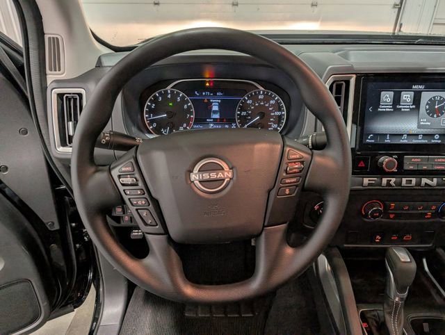 Used 2025 Nissan Frontier SV image 14