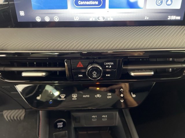 New 2026 Nissan Kicks SR w/ Cold Weather Package image 22