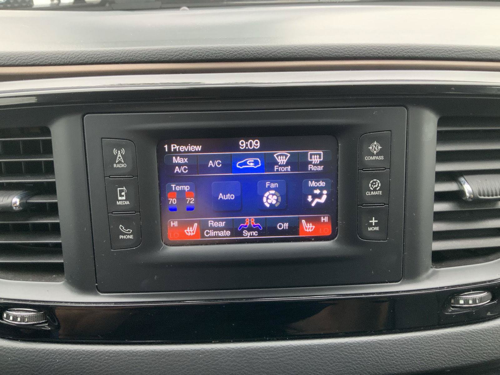 Used 2017 Chrysler Pacifica Touring-L FWD image 33