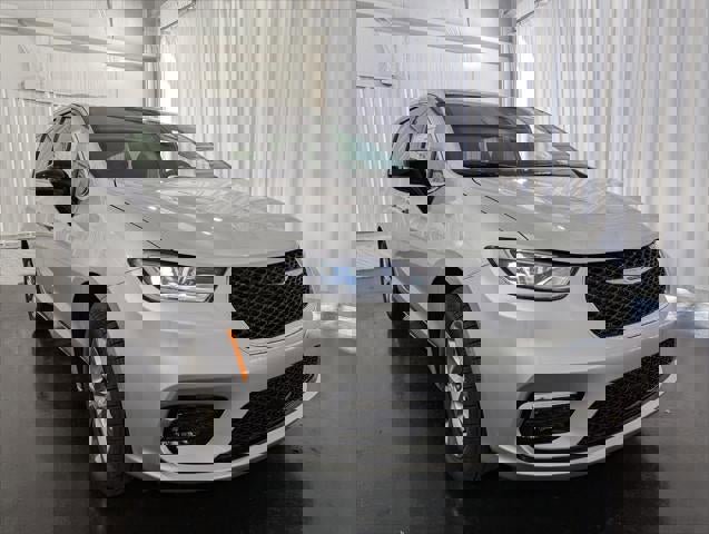 New 2026 Chrysler Pacifica Limited w/ Trailer Tow Group image 34