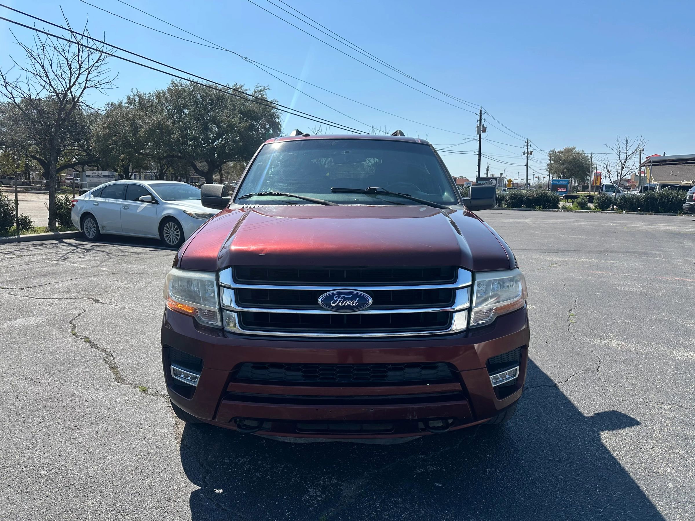 Used 2017 Ford Expedition XLT AWD/4WD image 2