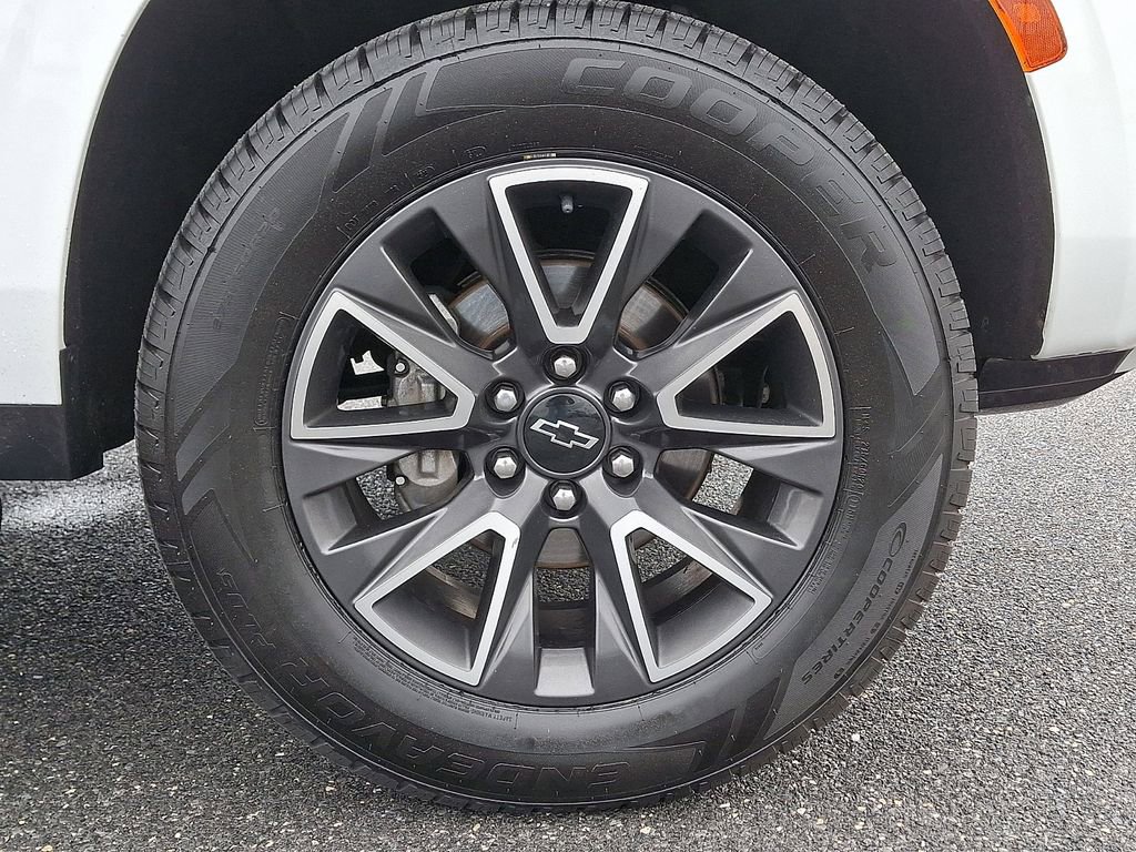 Used 2022 Chevrolet Suburban Z71 w/ Luxury Package image 8