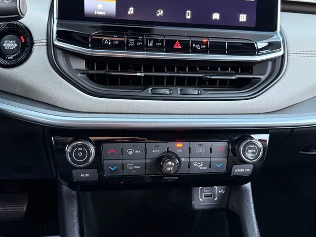 Used 2025 Jeep Compass Limited image 22