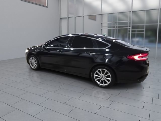 Used 2017 Ford Fusion SE w/ Fusion SE Technology Package FWD image 6