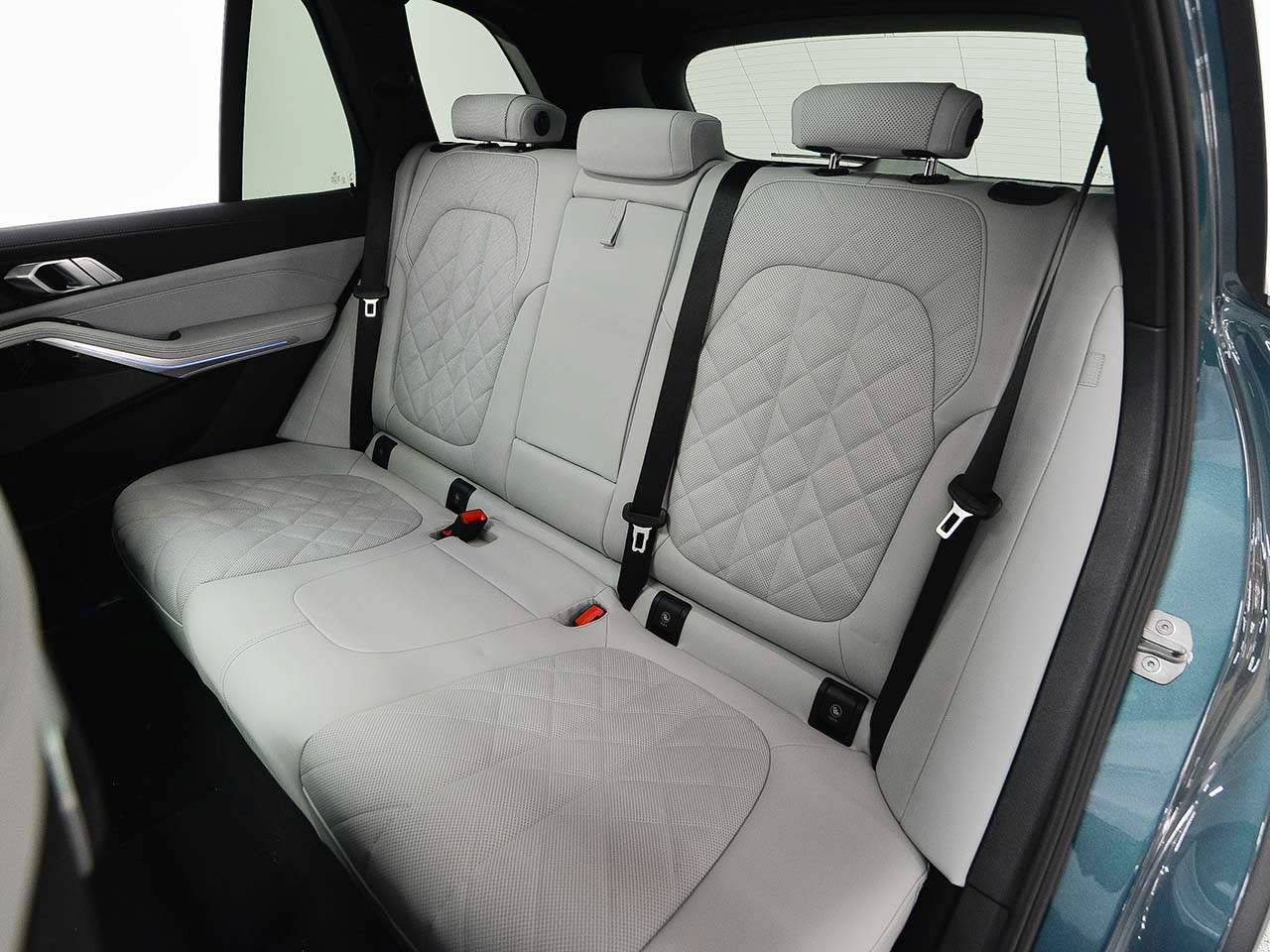Used 2026 BMW X5 xDrive50e w/ Premium Package AWD/4WD image 9