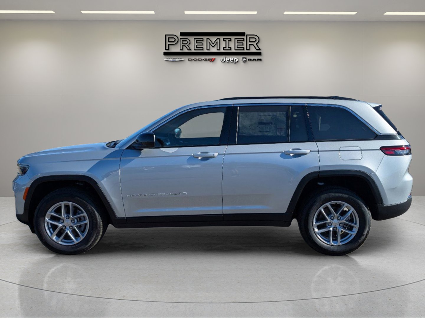 New 2024 Jeep Grand Cherokee Laredo X w/ Luxury Tech Group I image 10