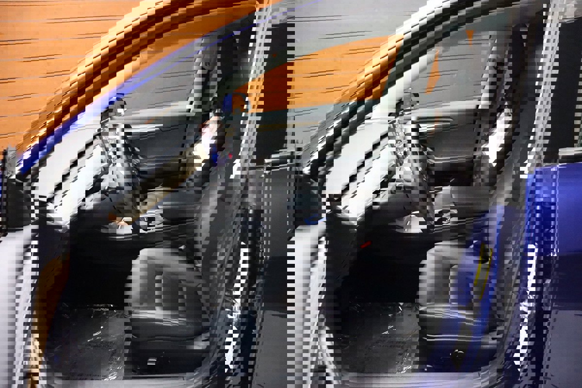 Used 2022 Tesla Model 3 Standard Range image 37