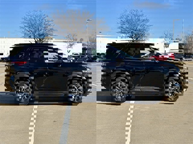 Used 2024 Nissan Pathfinder S image 3