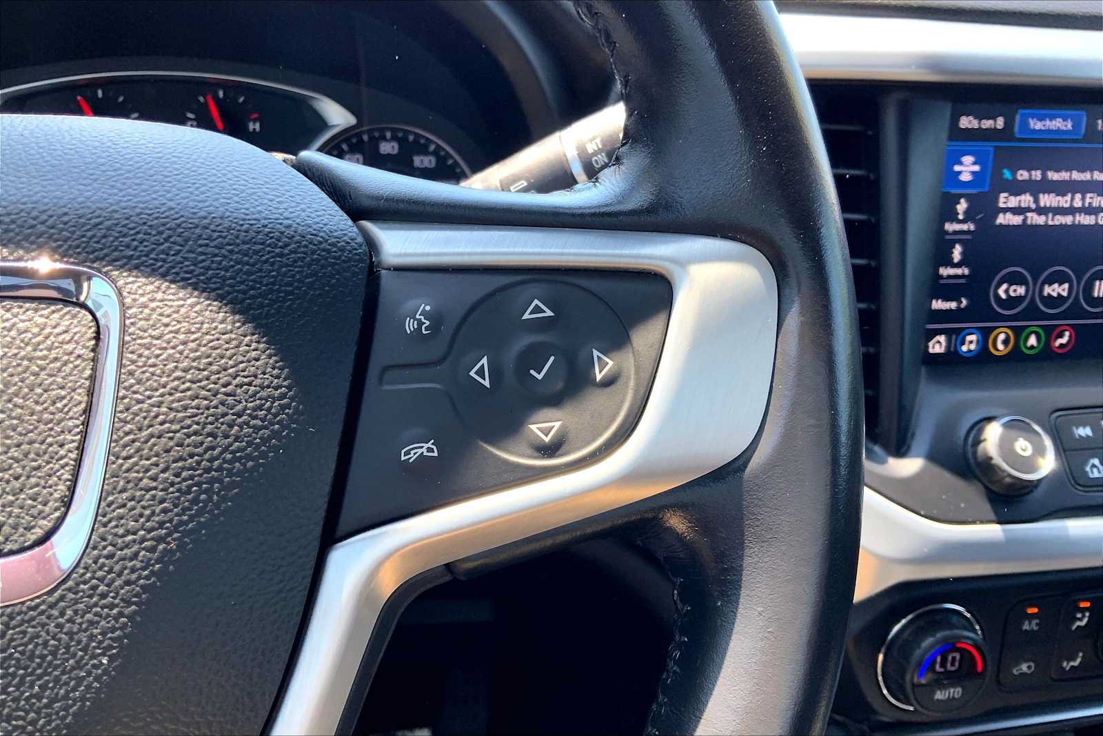 Used 2020 GMC Acadia SLT AWD/4WD image 24
