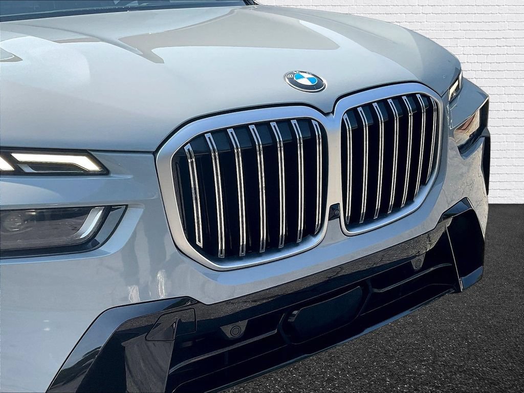 Used 2024 BMW X7 xDrive40i w/ M Sport Package AWD/4WD image 26