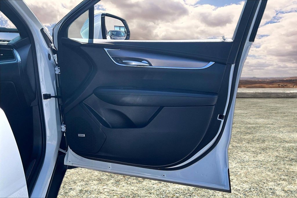 Certified 2024 Cadillac XT5 Luxury w/ LPO, Floor Liner Package AWD/4WD image 28