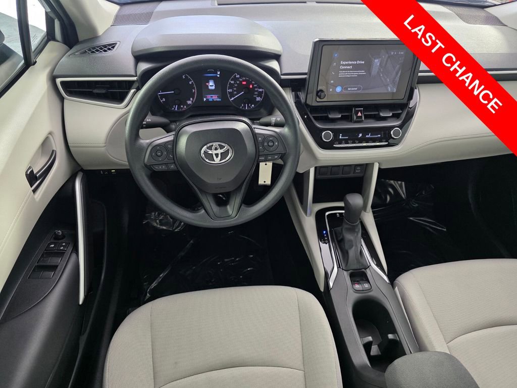 Used 2025 Toyota Corolla Cross L FWD image 12