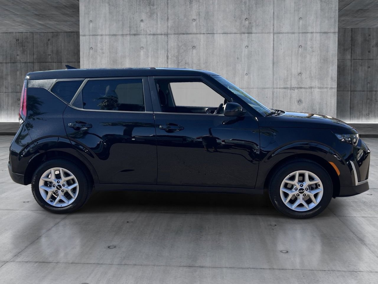 Used 2025 Kia Soul S FWD image 6