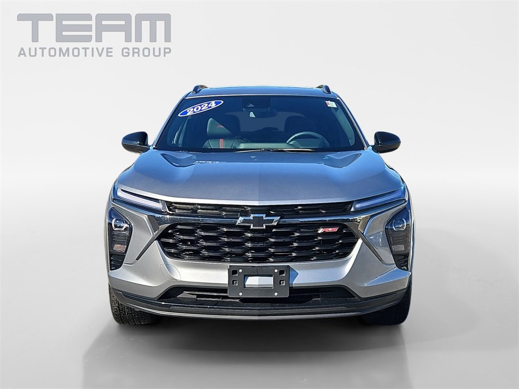 Used 2024 Chevrolet Trax RS w/ Sunroof Package image 2