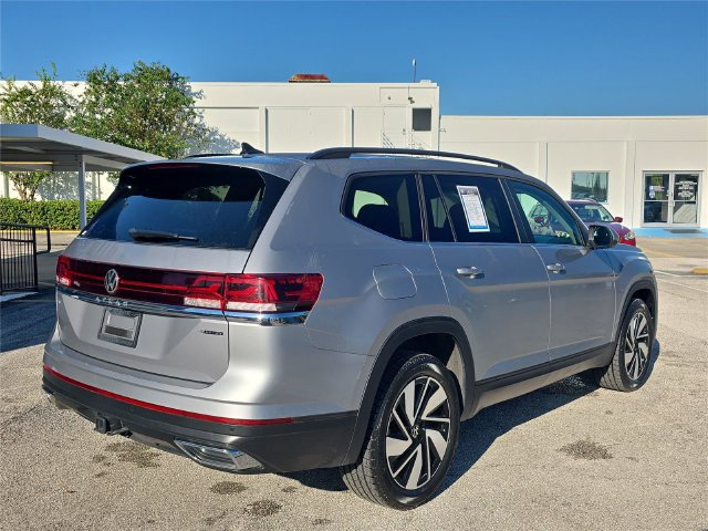 Used 2025 Volkswagen Atlas SE AWD/4WD image 3